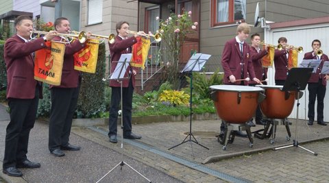 Die Heraldic Trumpets
