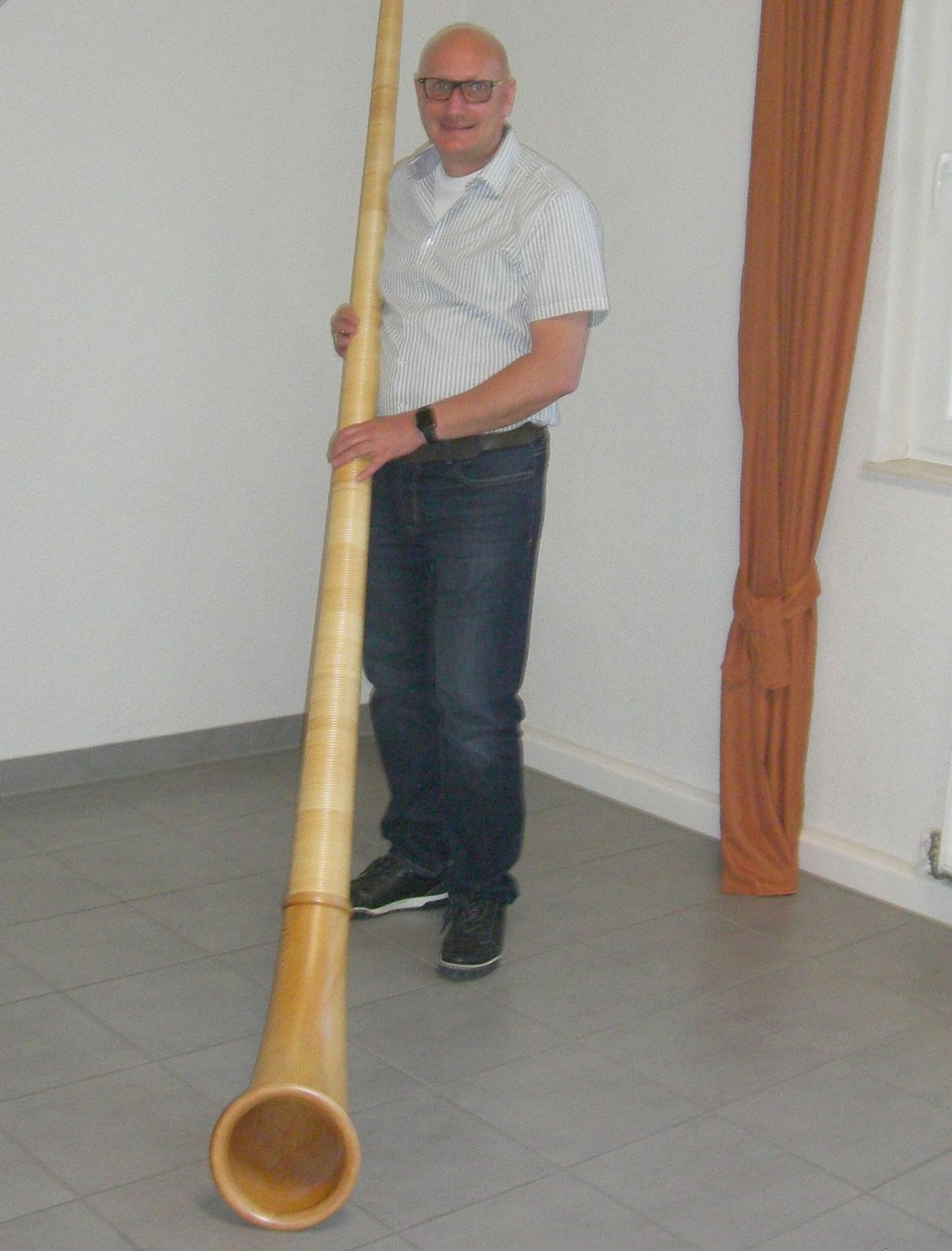 Claus mit Alphorn